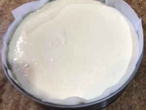 Cottage cheese filling poured over Mürbeteig base