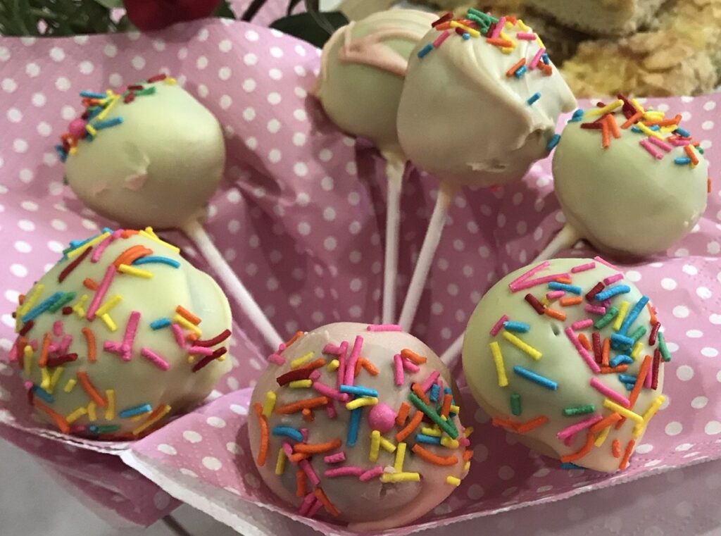 Cake pops with white chocolate and sprinkles