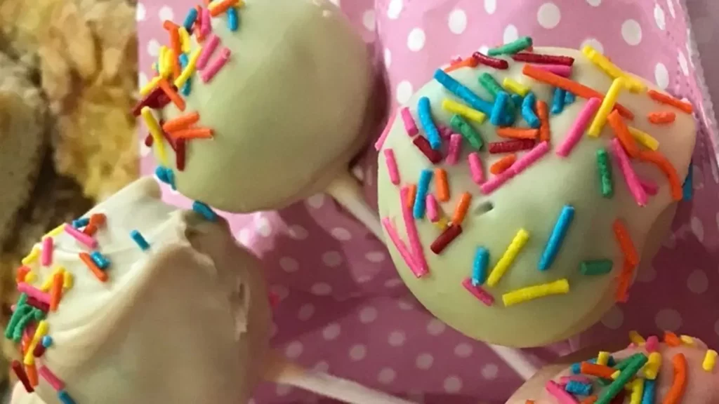 Cake Pops decorate with sprinkles