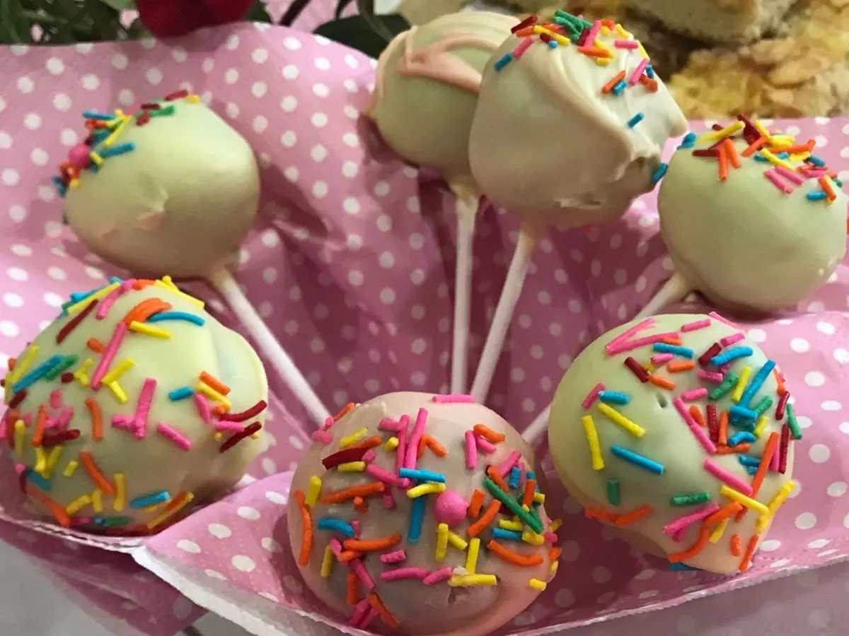 Easy Cake Pop Recipe decorate with sprinkles