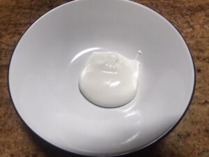 Zimtsterne - Reserve 2 tablespoons of the egg white and icing mixture