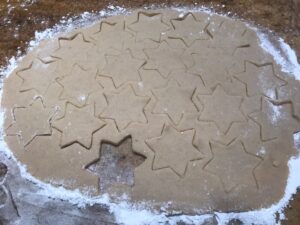 Zimtsterne - cut out stars using cookie cutter