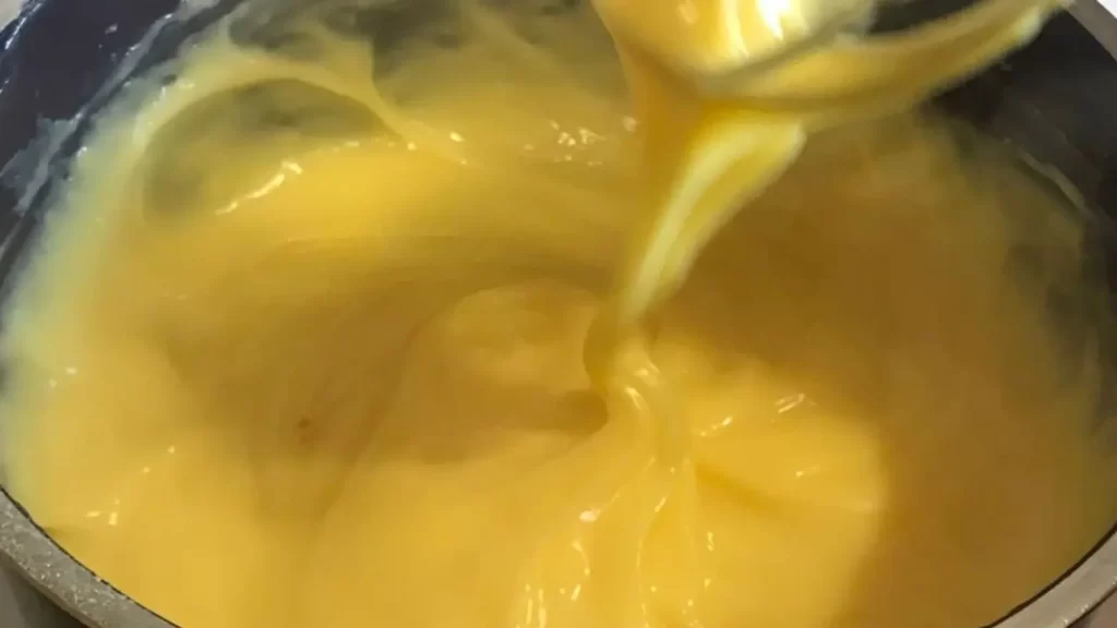Competed Thick yellow pastry cream. Allow to cool for 10 min.