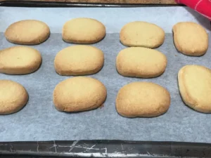 Baked browned butter cookies on a baking tray